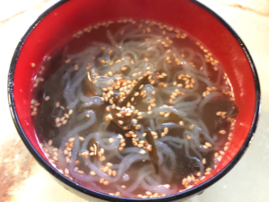 白滝とわかめの中華風スープ